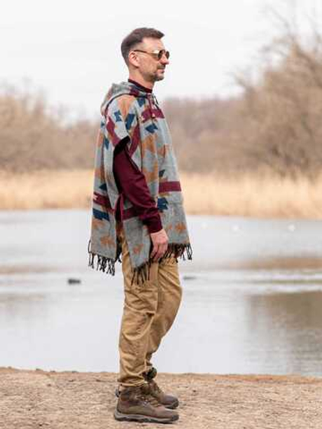 Пончо шерстяное с орнаментом