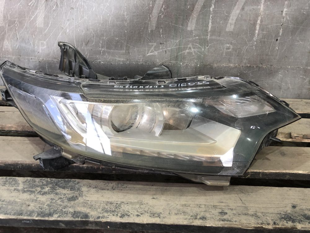Фара правая Mitsubishi Outlander 3 15-21 Б/У Оригинал ECM92122A20
