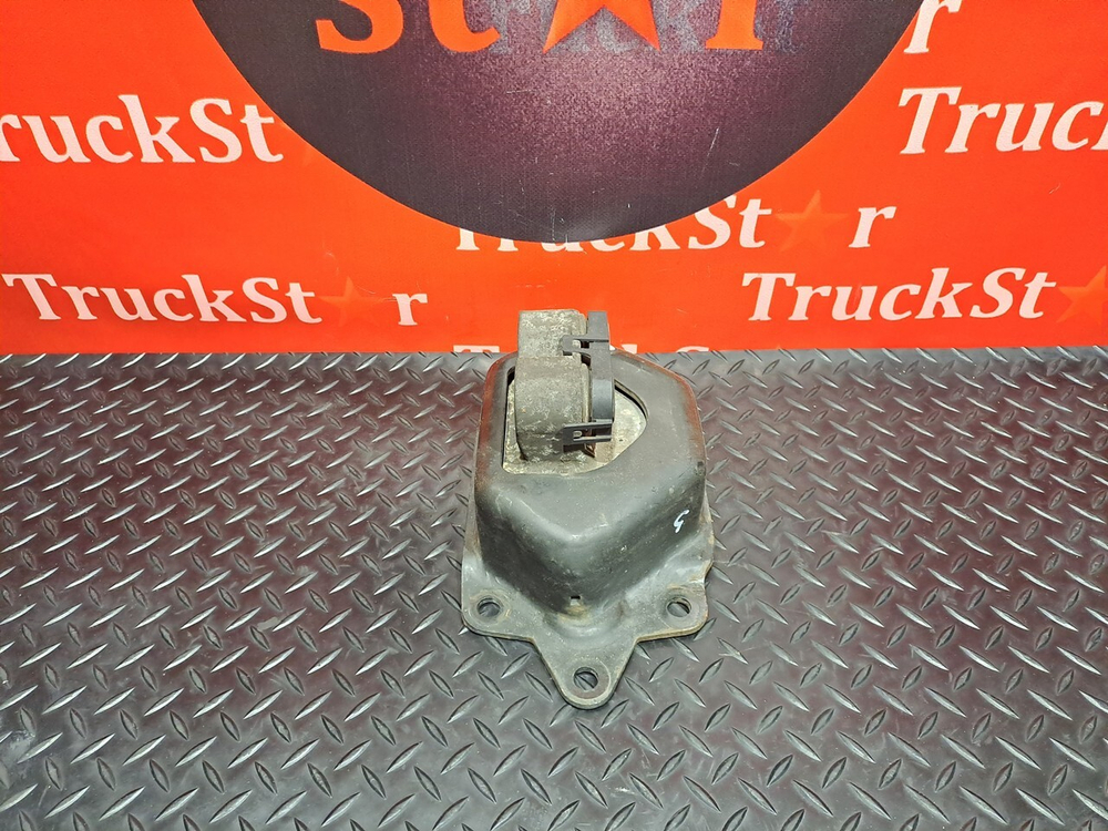 Подушка двигателя задняя