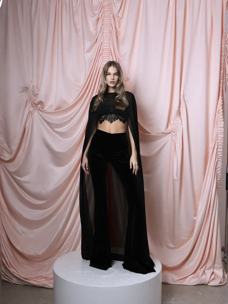 Топ из кружева, Черный