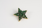 Ольга Солдатова. Брошь в виде пятиконечной звезды со вставками изумрудного цвета