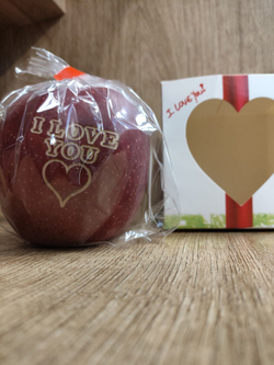 Яблоко I LOVE YOU