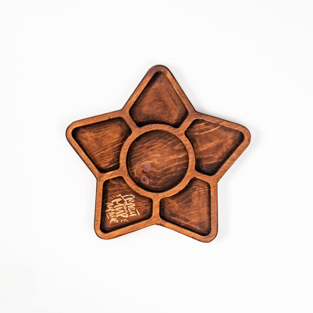 Менажница деревянная из сибирского кедра для подачи блюд и закусок с гравировкой "ДЕЛАЙ ЭТОТ МИР ЛУЧШЕ". MG101