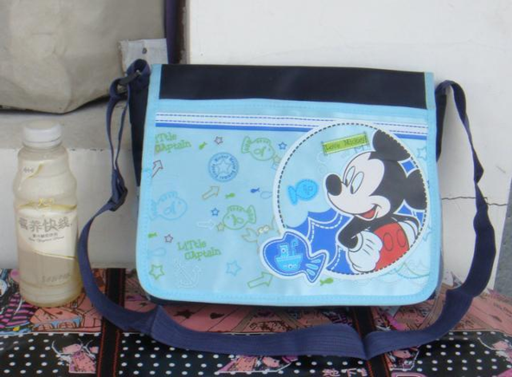 Сумка детская через плечо с принтами персонажей мультфильма