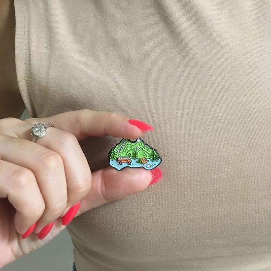 Значок металлический на одежду/Пин.  Freedom