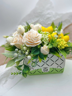 Букет «Розы и лимоны, сумочка»