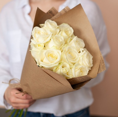 Букет цветов из 11 белых роз Россия