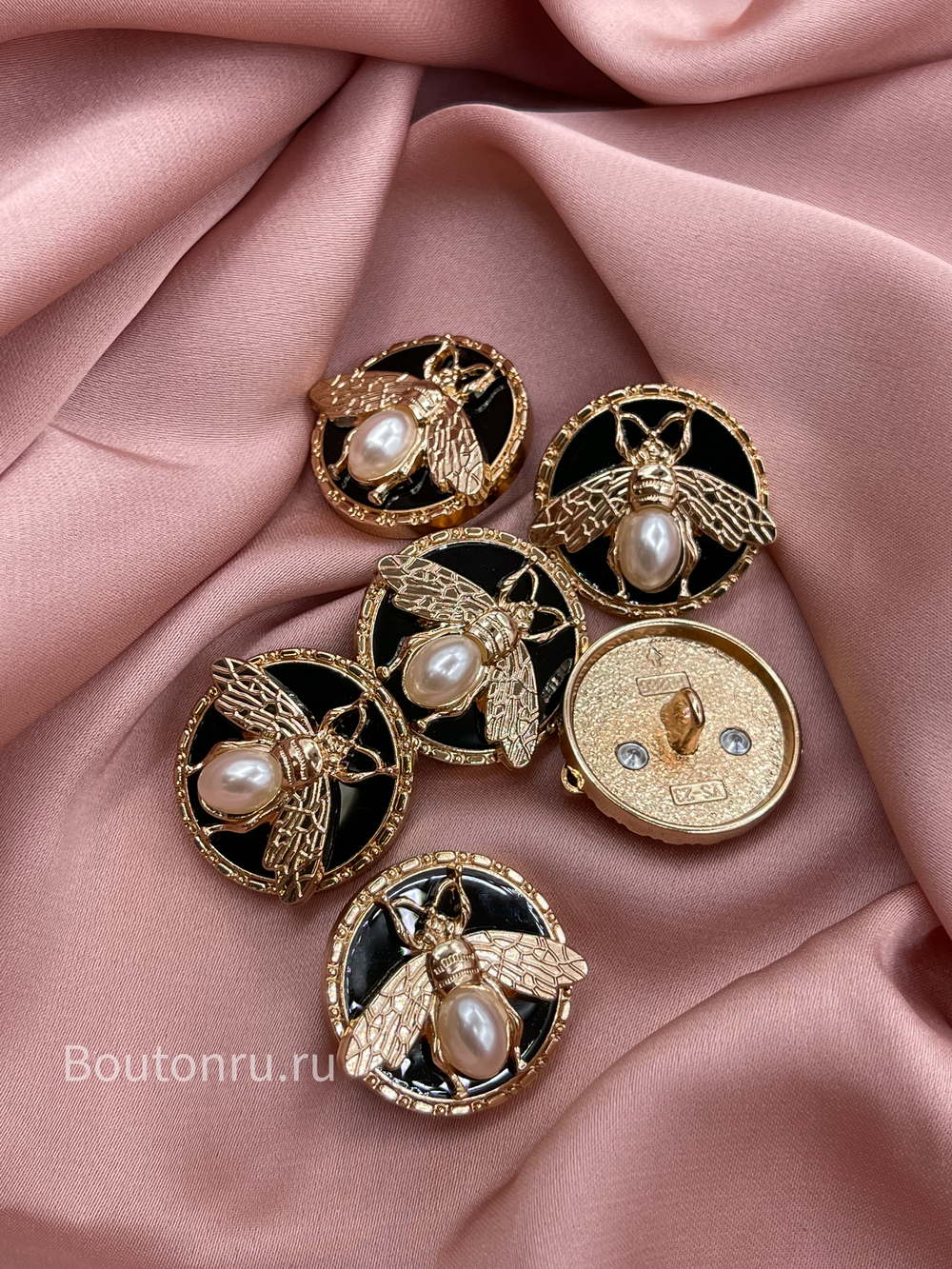 Пуговицы в стиле Гучч. с пчелками золотистые с жемчугом