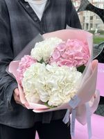 Букет из гортензий в белом и розовом оттенках