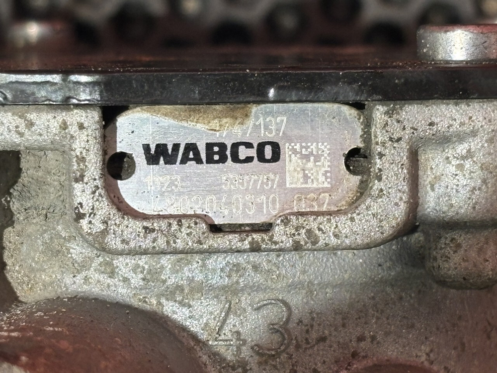 Кран управления тормозами прицепа 2023г