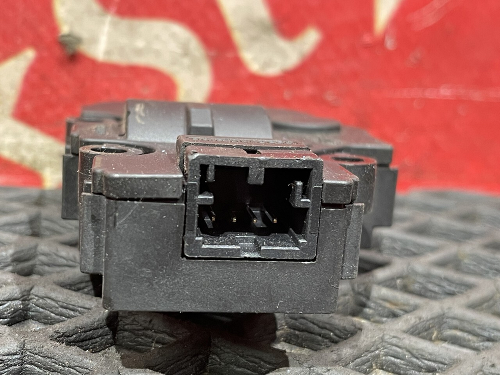 Моторчик заслонки отопителя 2018г