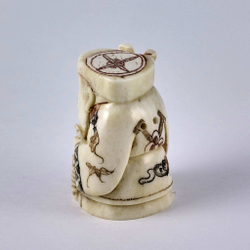 Нэцкэ Дзюродзин с посохом и корзиной рыбы