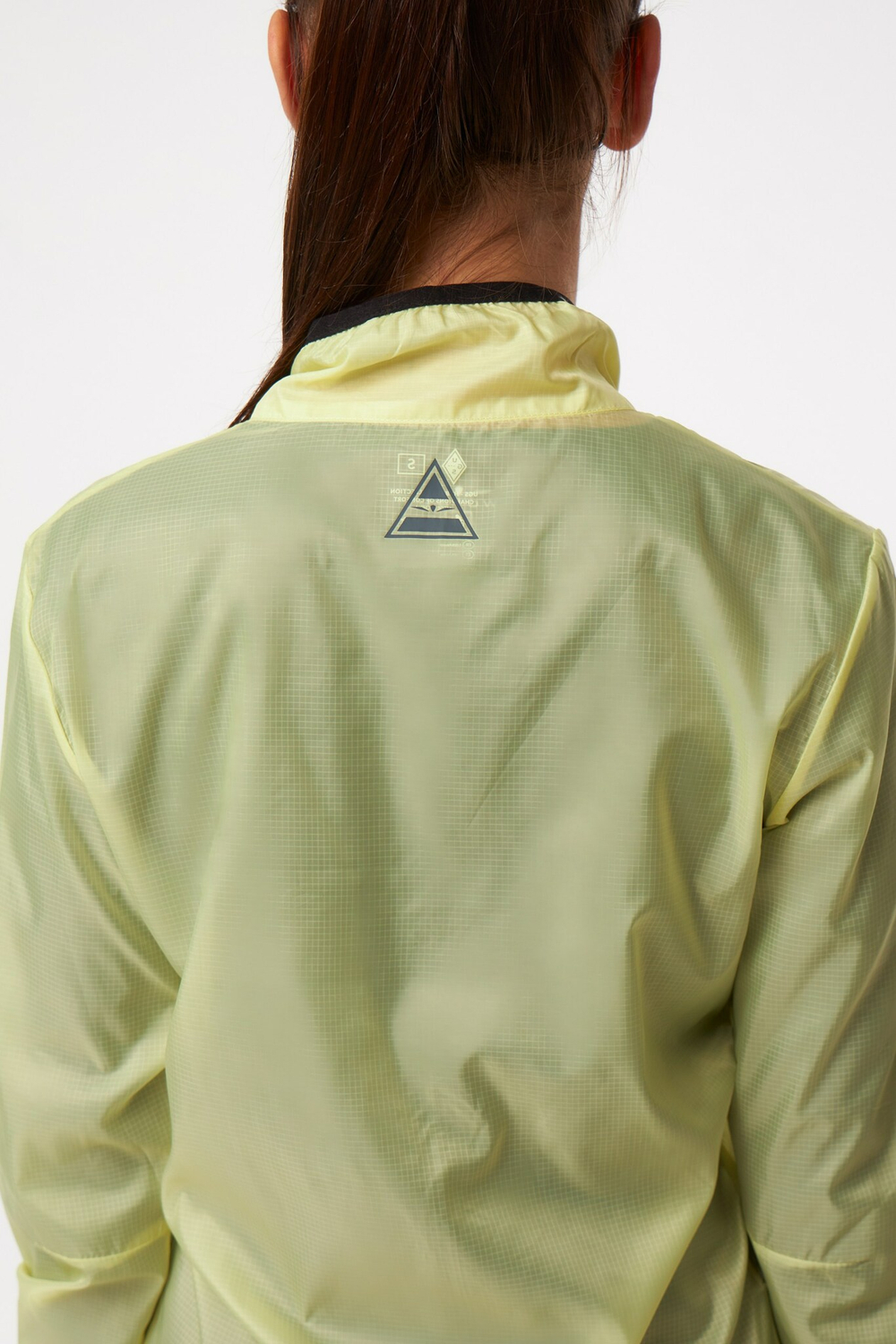 ВЕТРОВКА ЖЕНСКАЯ UGS WIND JACKET | PASTEL YELLOW