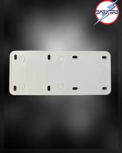 Розетка четверная накладная с заземлением, белый