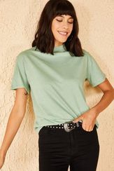 Qadın üçün açıq yaşıl, uzun boğaz t-shirt 10501029