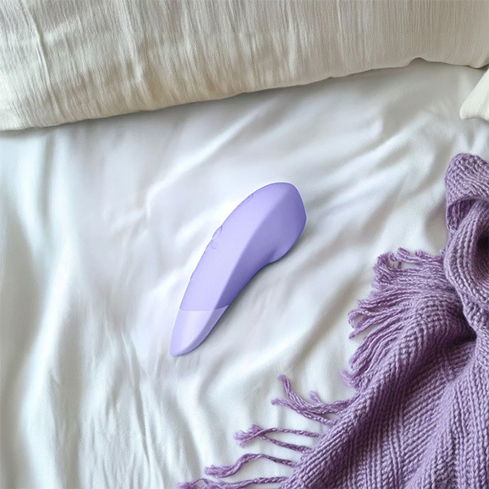 Сиреневый бесконтактный клиторальный вибростимулятор Womanizer Enhance Lilac WZSN1SG3