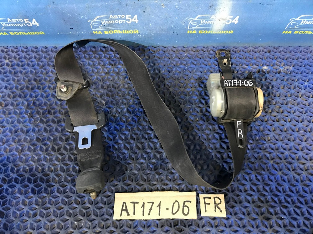 Ремень безопасности передний правый TOYOTA CARINA 1990