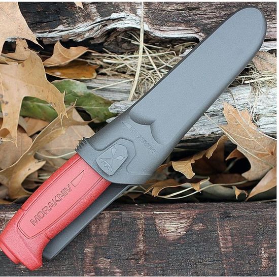 Нож Morakniv Basic 511 углеродистая сталь, пластиковая ручка (красная)