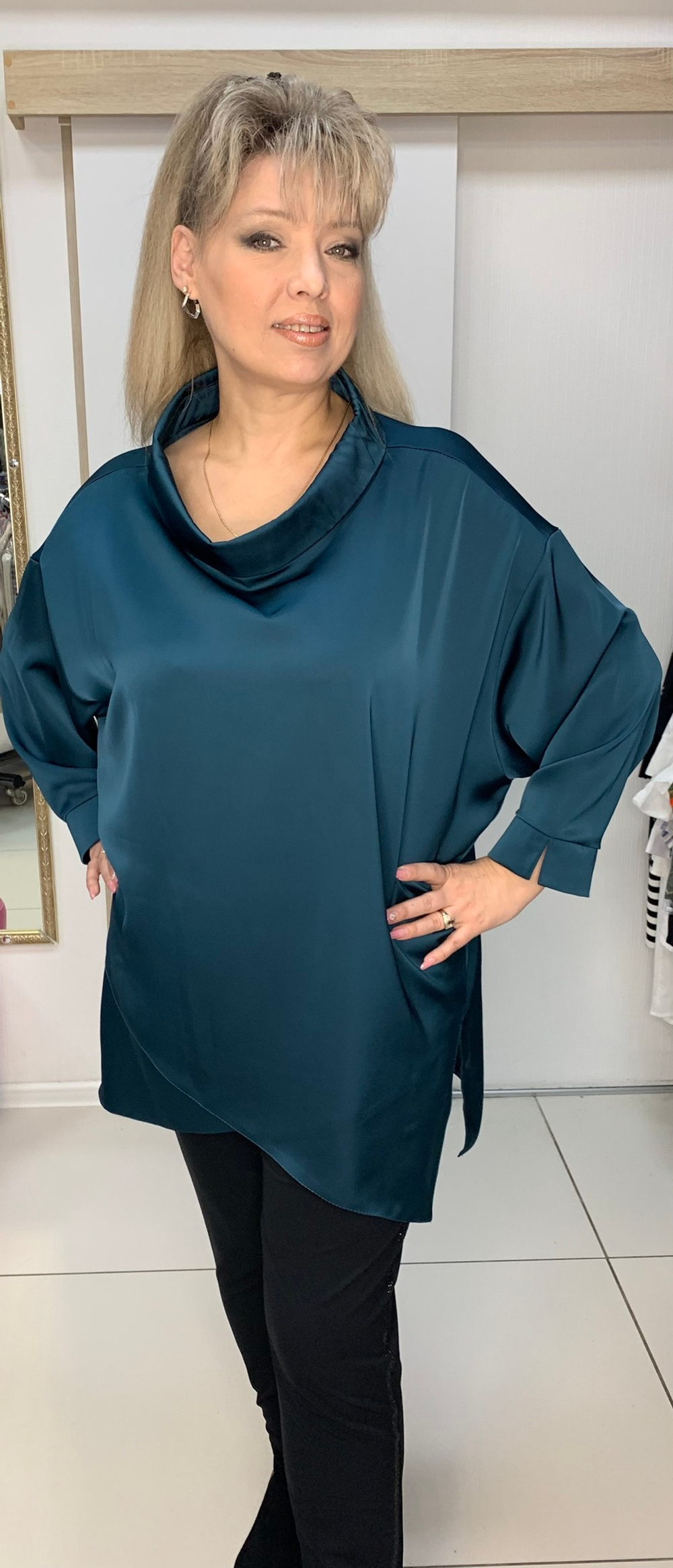 Нарядная туника в изумрудном цвете с разной длиной и хомутом