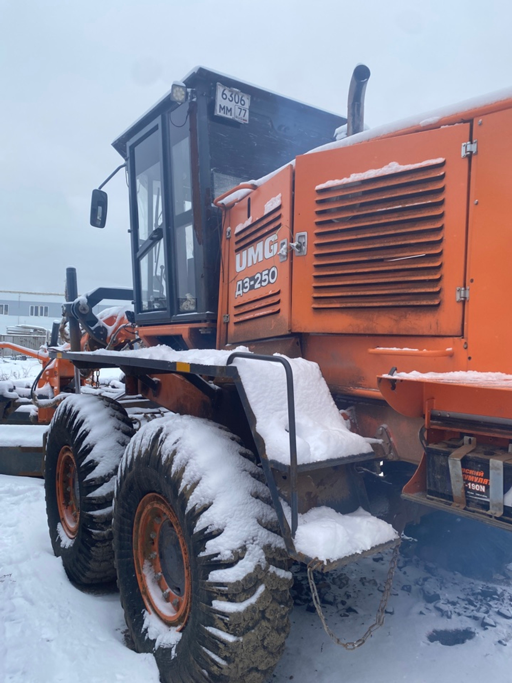 UMG (ЧСДМ) ДЗ-250* Автогрейдер ДЗ-250.00000-110 (Дизельный, 14,9 л, 235 л.с., МТ)