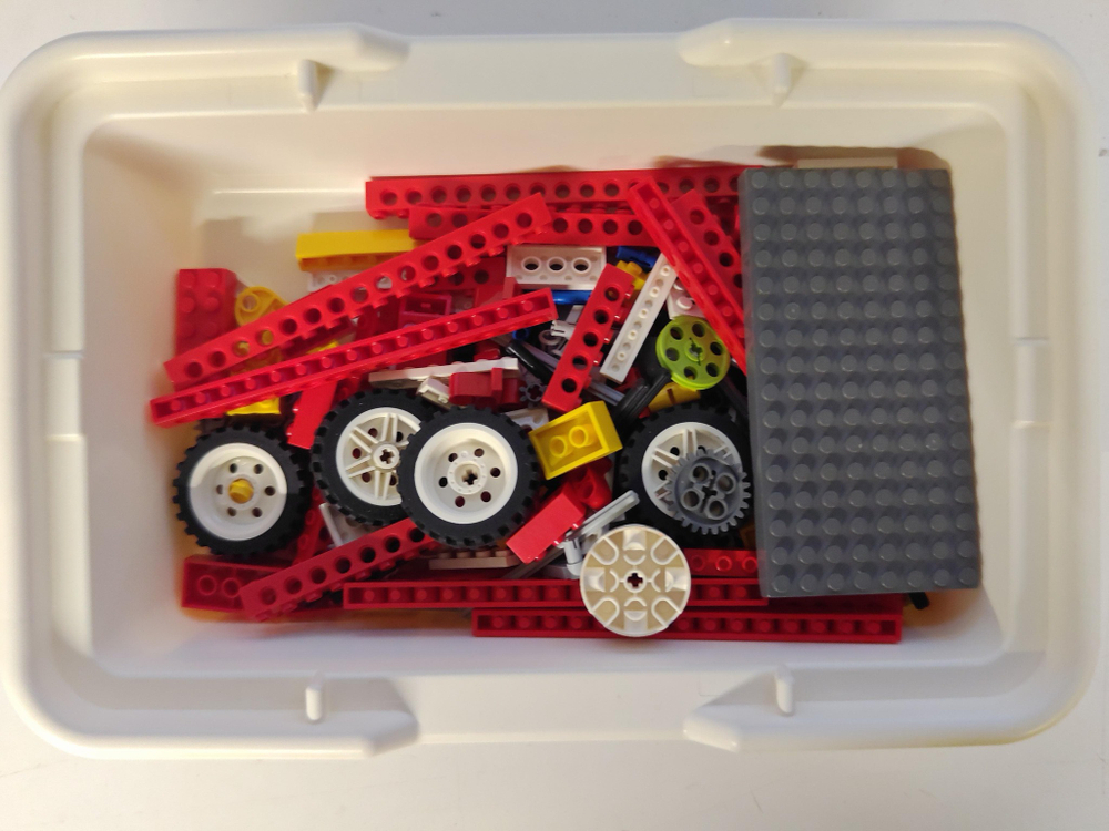 Lego 9585 Дополнительный набор для WeDo (для наборов Lego 9580 и 45300), следы использования