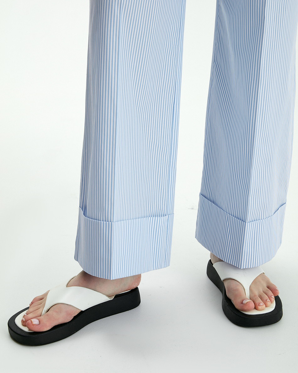 Свободные брюки на резинке в полоску