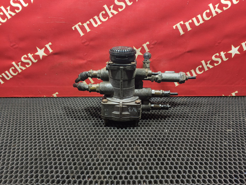 Кран управления тормозами прицепа