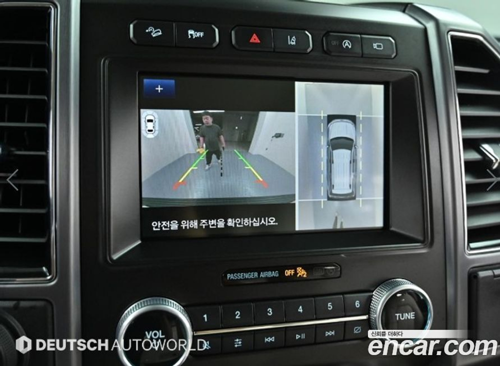 Ford Expedition Platinum 4WD (10.2021)