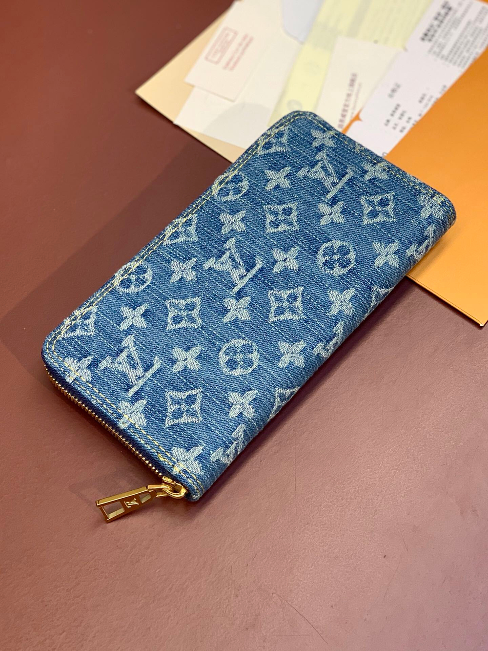 Louis Vuitton Zippy Wallet