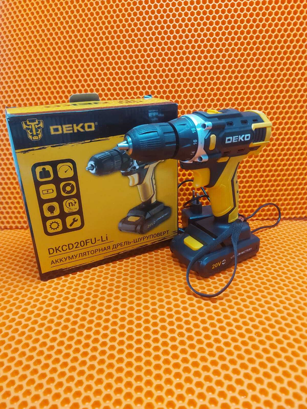 Дрель-шуруповерт deko DKCD20FU