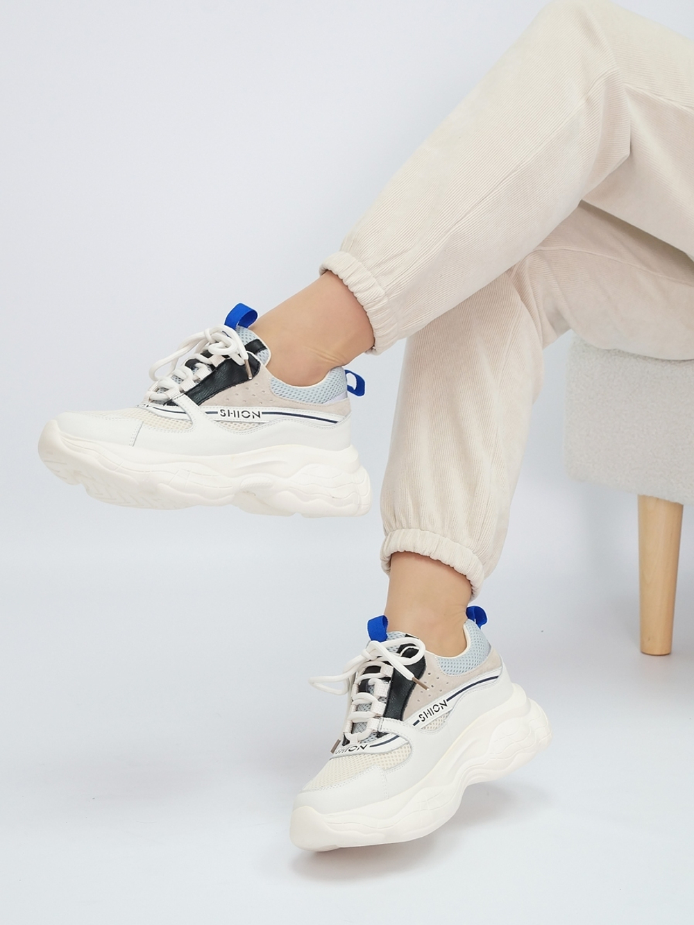 Кроссовки женские демисезонные