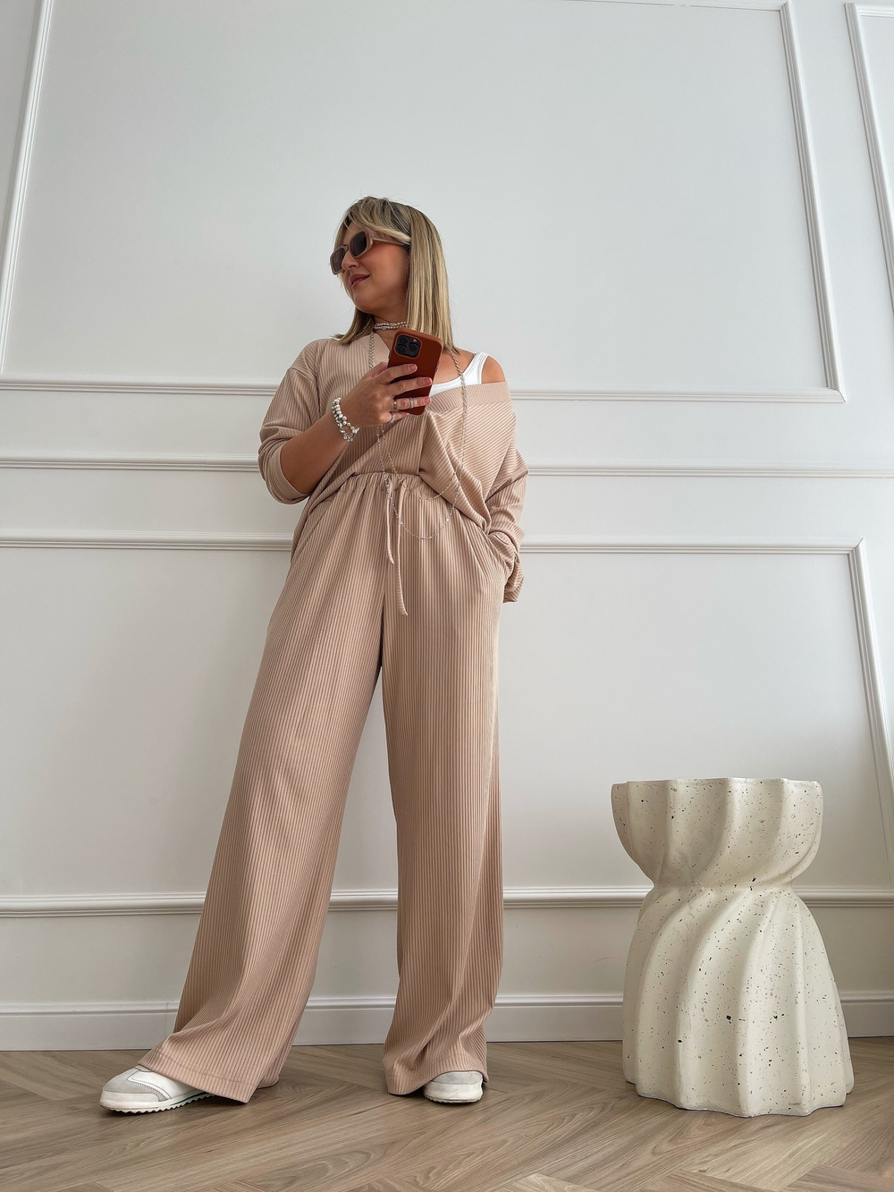 Костюм в рубчик бежевый