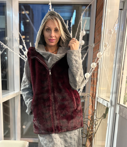 Жилет с капюшоном /бордо