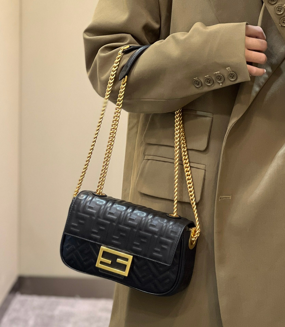 Fendi Baguette Chain Bag 24 cm