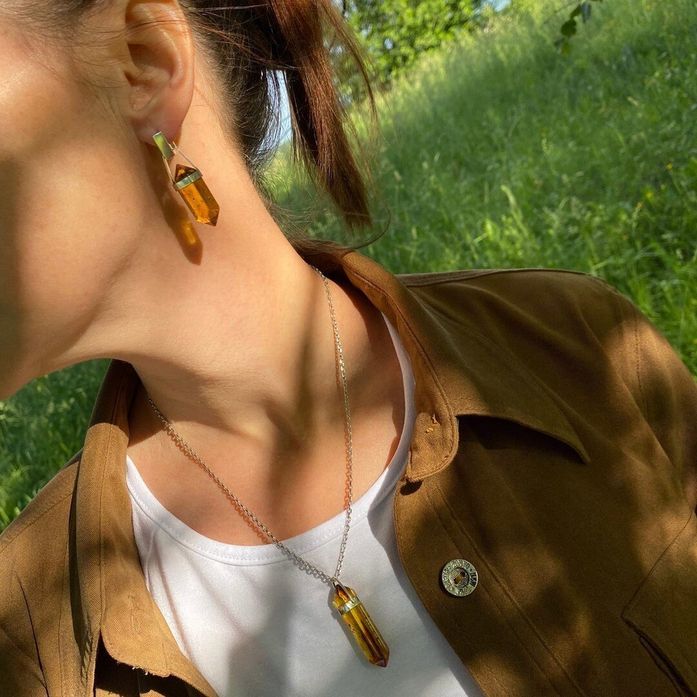 Кулон "Кристалл" темный с цепочкой, серебро 925, натуральный янтарь