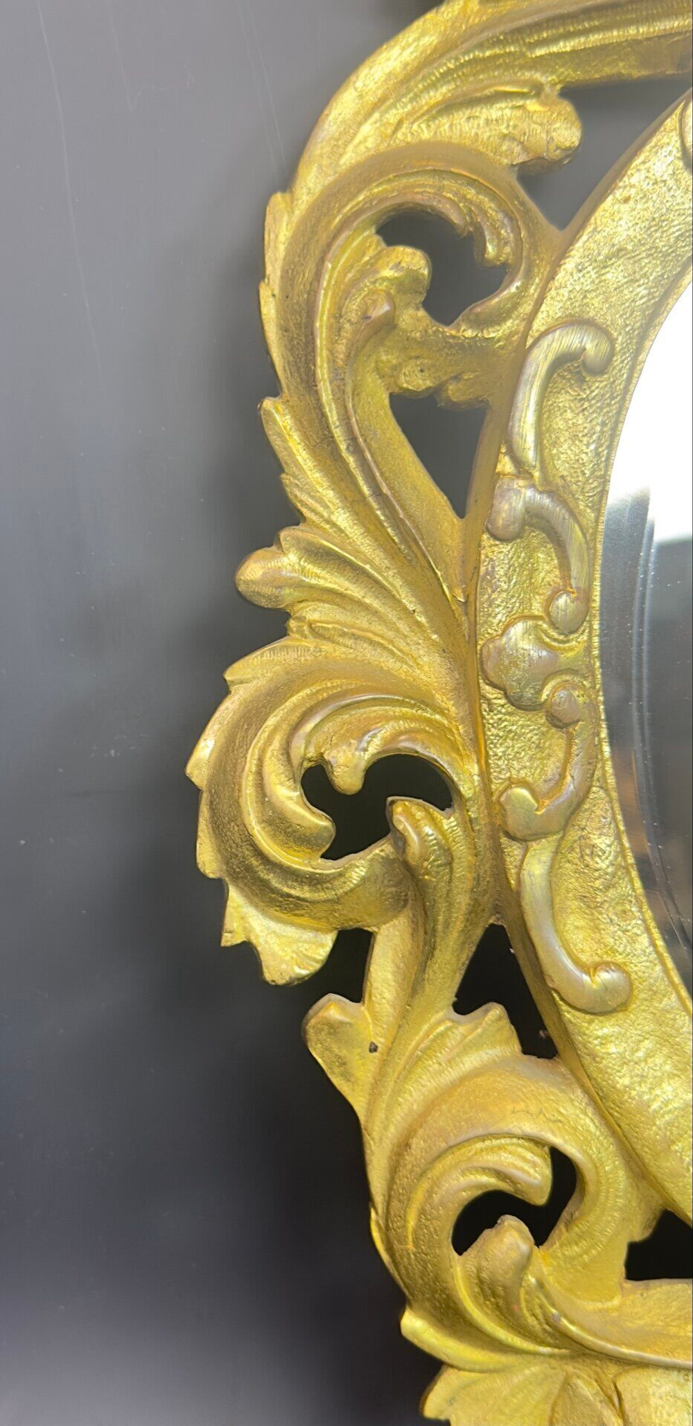 Массивное бронзовое зеркало