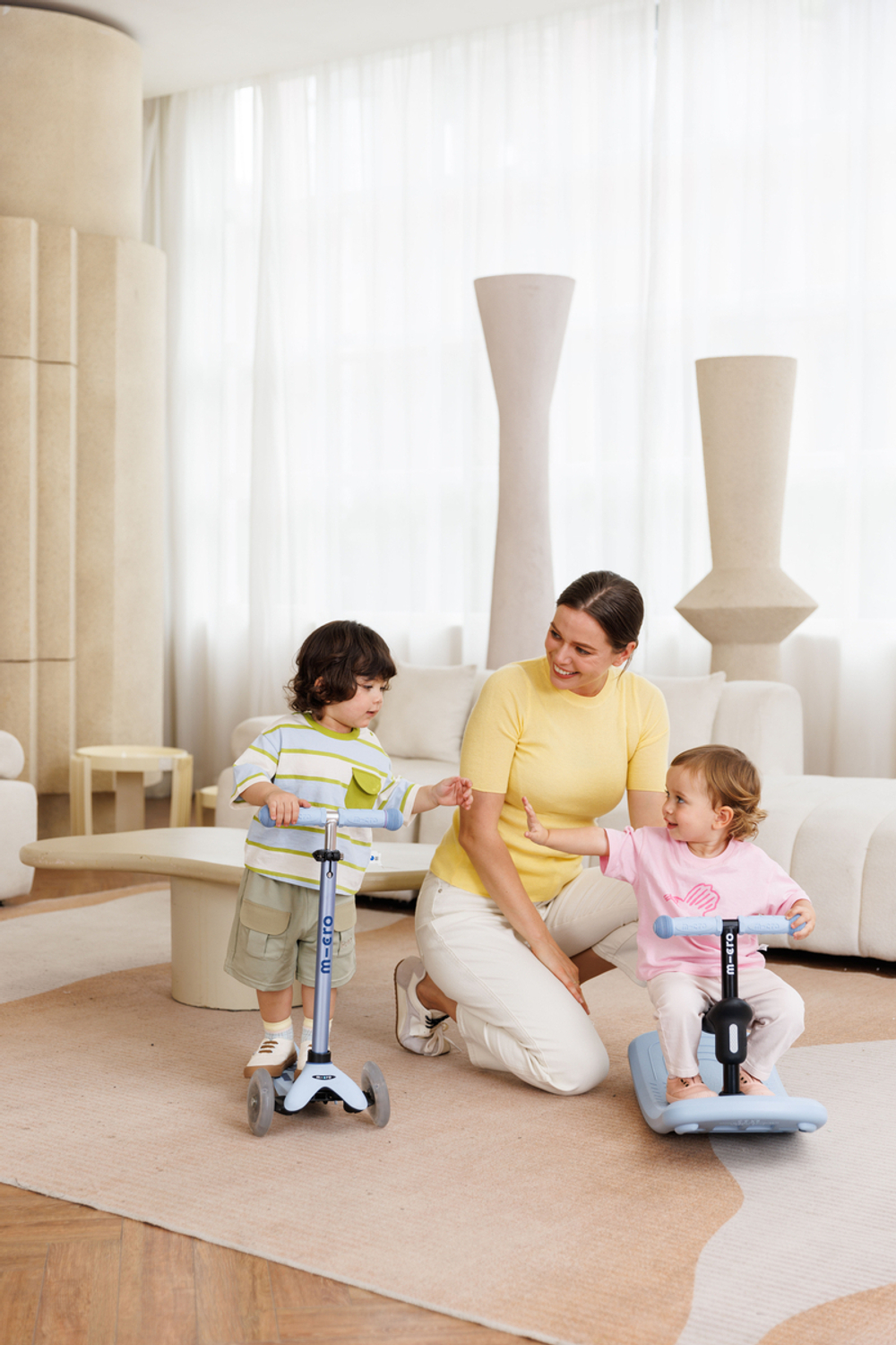 Самокат-качалка Mini Micro Deluxe Rock & Go LED, голубой