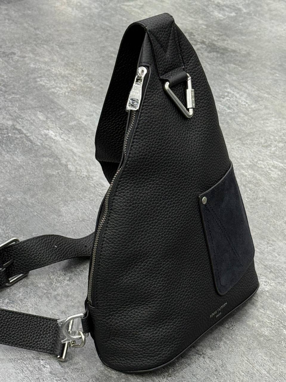 Сумка-слинг Louis Vuitton Delta