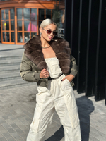 Пуховик в цвете «оливка» с мехом песца 50см