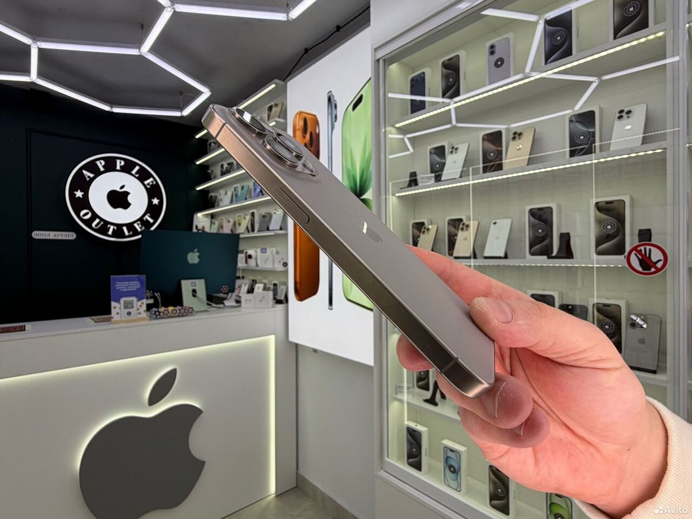 iPhone 15 Pro, 256 ГБ, SIM + eSIM б/у