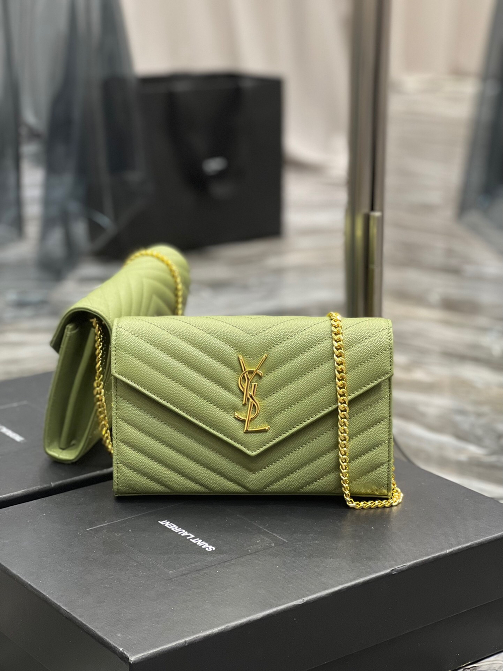 Saint Laurent WOC 22 cm
