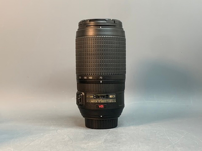 Nikon 70-300mm 4.5-5.6G ED-IF AF-S VR Zoom-Nikkor, точки на передней линзе
