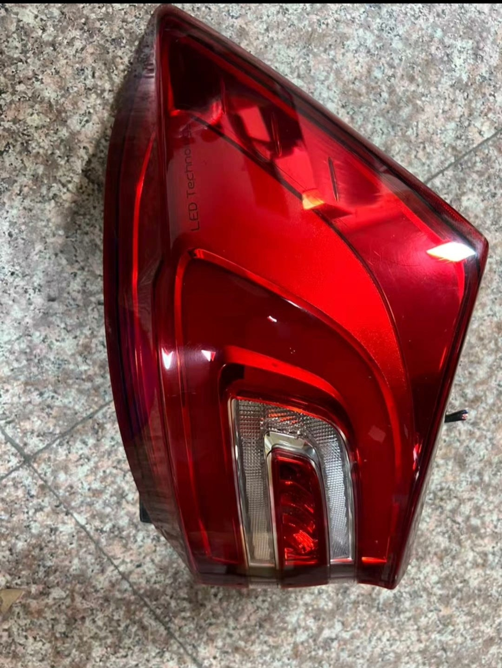 Задний фонарь (стоп-сигнал, плафон) на BYD Qin EV