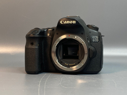 Canon EOS 60D kit 18–135mm f/3.5–5.6 IS 32.000 кадров