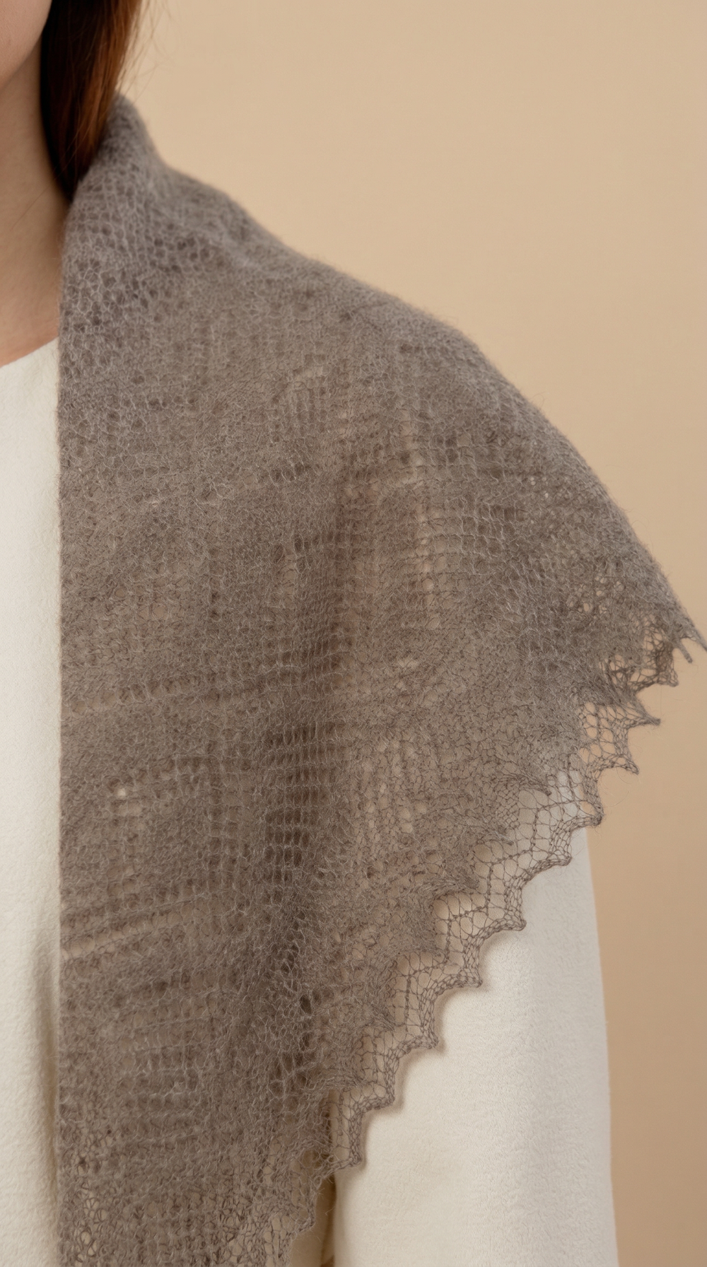 Оренбургский пуховый платок-паутинка А100-03 серый