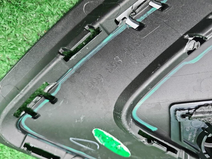 Решетка переднего бампера правая VW Talagon 21-нв