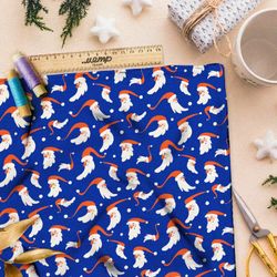 Ткань ниагара мелкие санта-клаусы на синем фоне