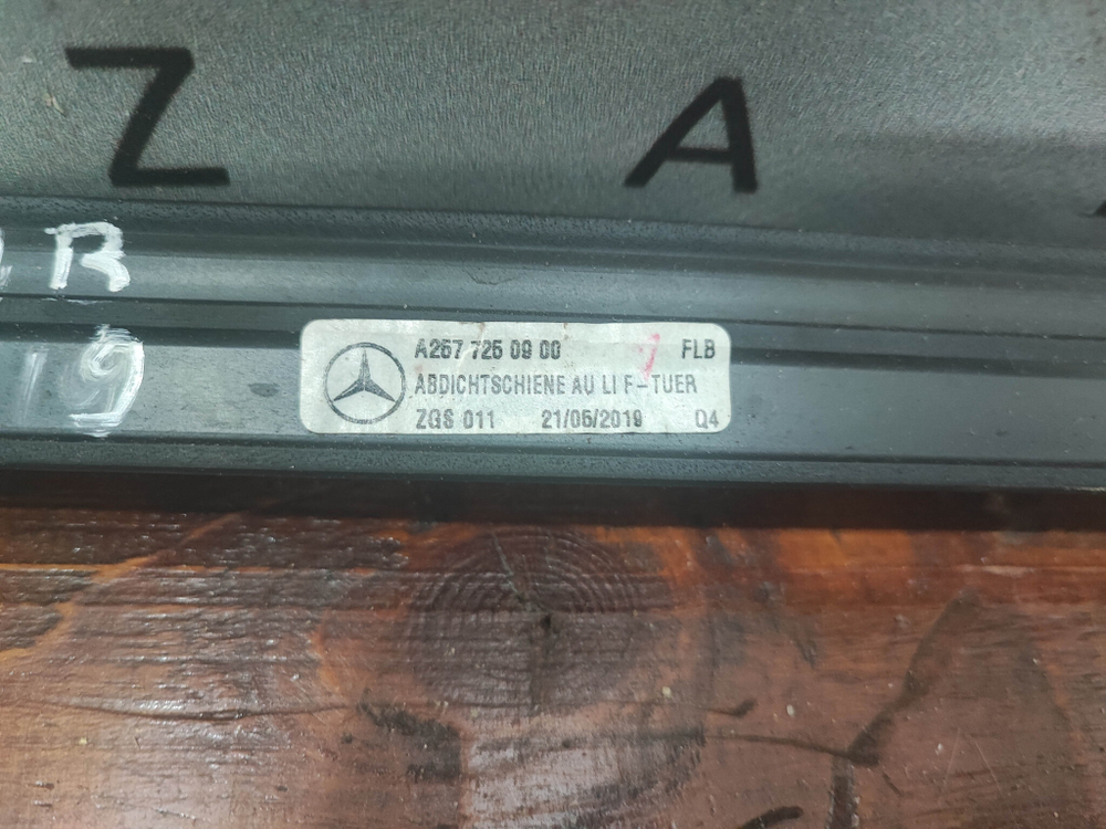 Молдинг стекла переднего левого CLS (C257) 17-нв Б/У Оригинал A2577250900