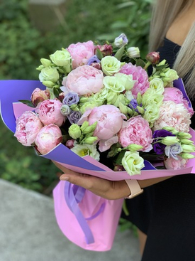 Цветы и эмоции: что говорят розы, эустома, хризантемы и пионы?