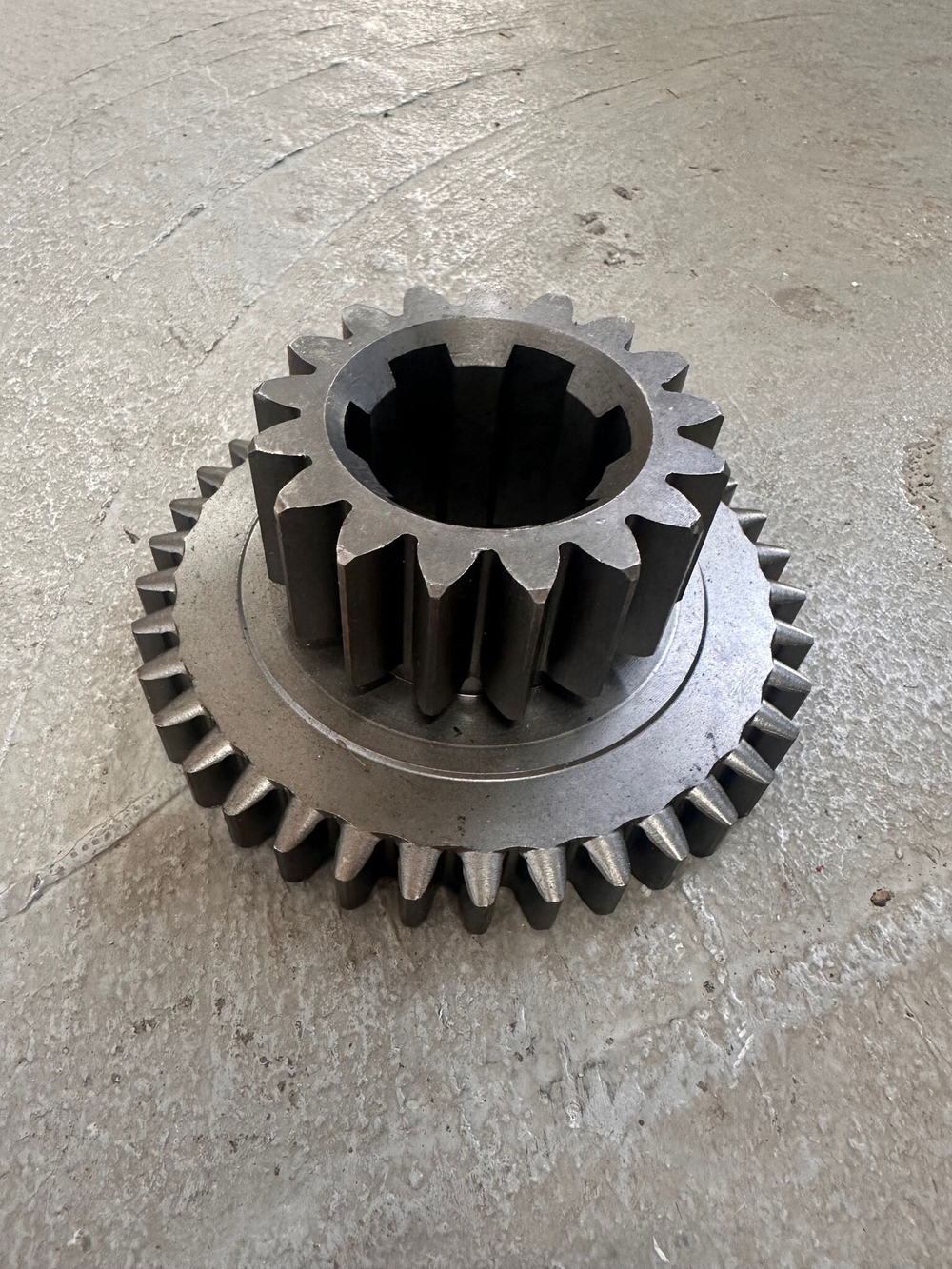 Шестерня передачи к дифференциалу и 3 пер. ведомая (z 17/37)